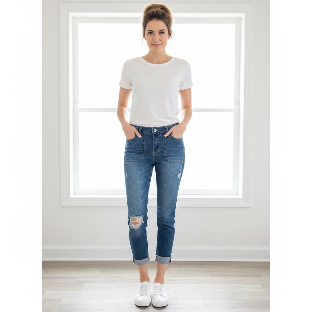 Vanilla Star Blue Cropped Jeans with Distressed Detail